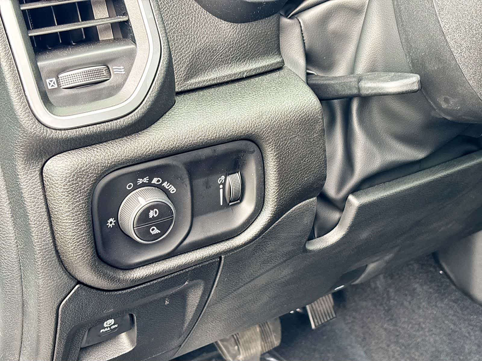 2026 RAM 1500 RAM 1500 EXPRESS CREW CAB 4X4 5'7' BOX