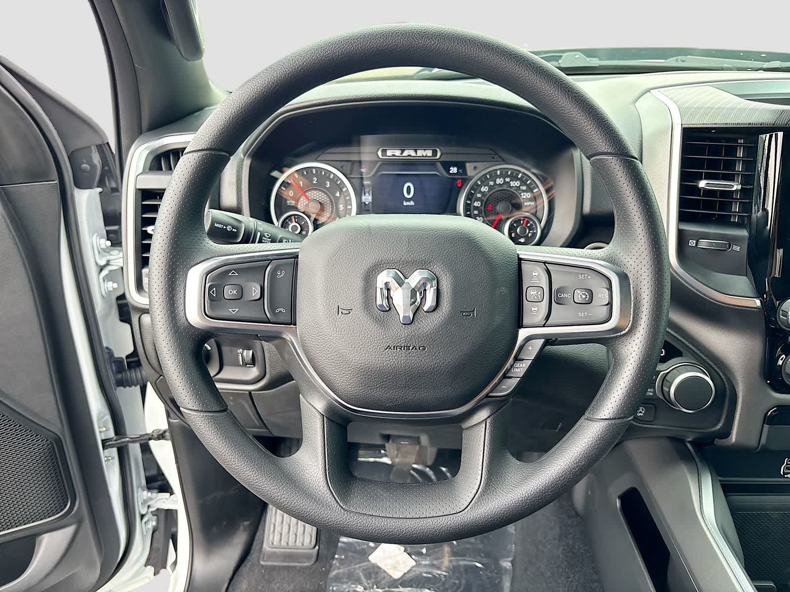 2026 RAM 1500 RAM 1500 EXPRESS CREW CAB 4X4 5'7' BOX
