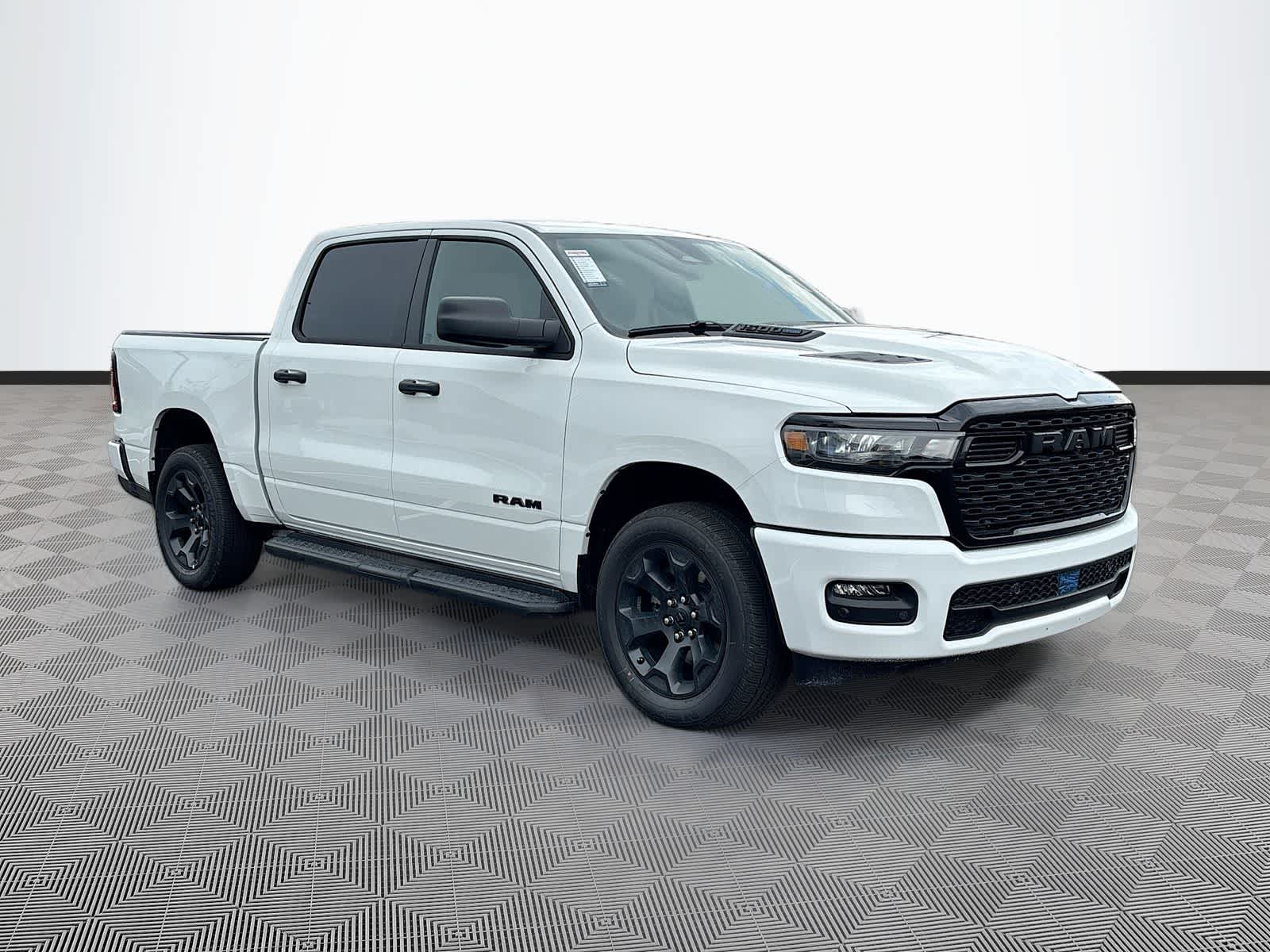 2026 RAM 1500 RAM 1500 EXPRESS CREW CAB 4X4 5'7' BOX