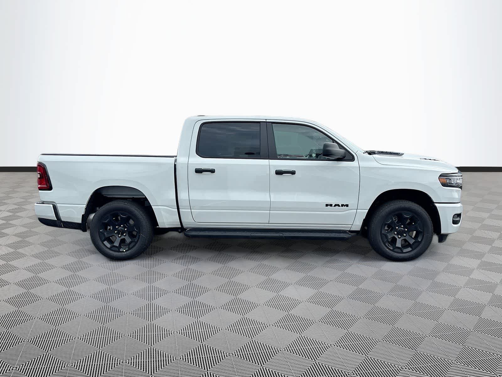2026 RAM 1500 RAM 1500 EXPRESS CREW CAB 4X4 5'7' BOX