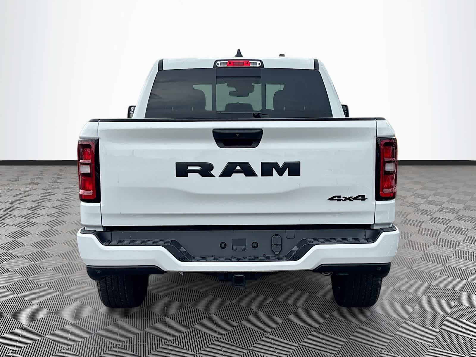 2026 RAM 1500 RAM 1500 EXPRESS CREW CAB 4X4 5'7' BOX