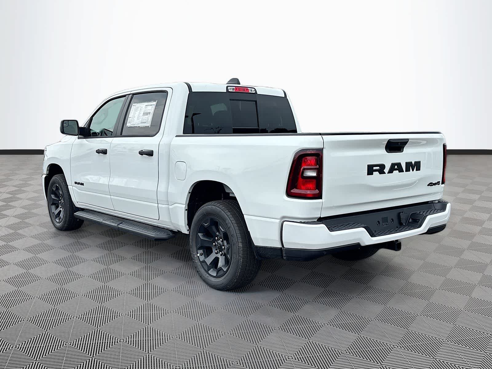 2026 RAM 1500 RAM 1500 EXPRESS CREW CAB 4X4 5'7' BOX