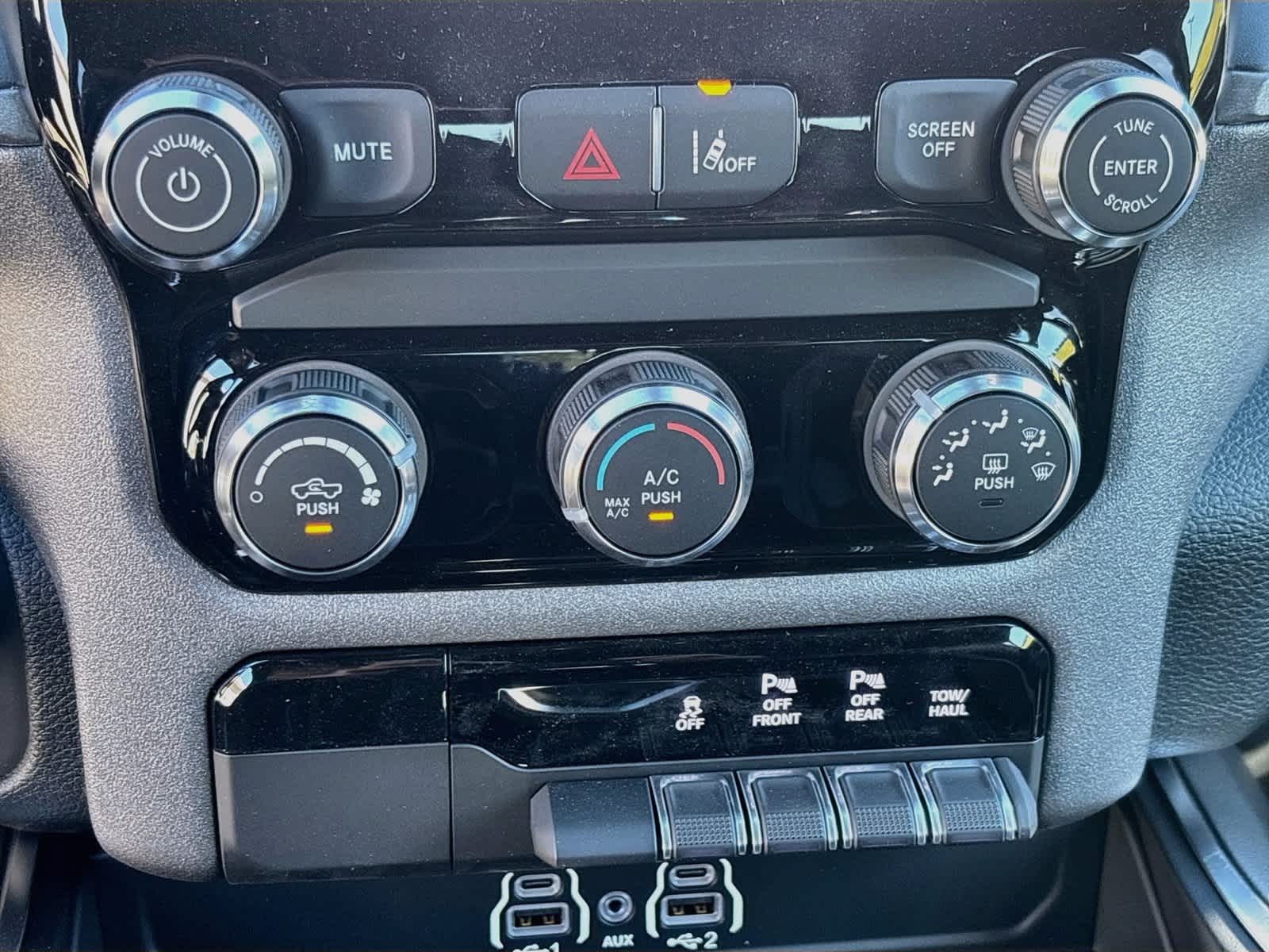 2027 RAM 1500 RAM 1500 EXPRESS CREW CAB 4X4 5'7' BOX