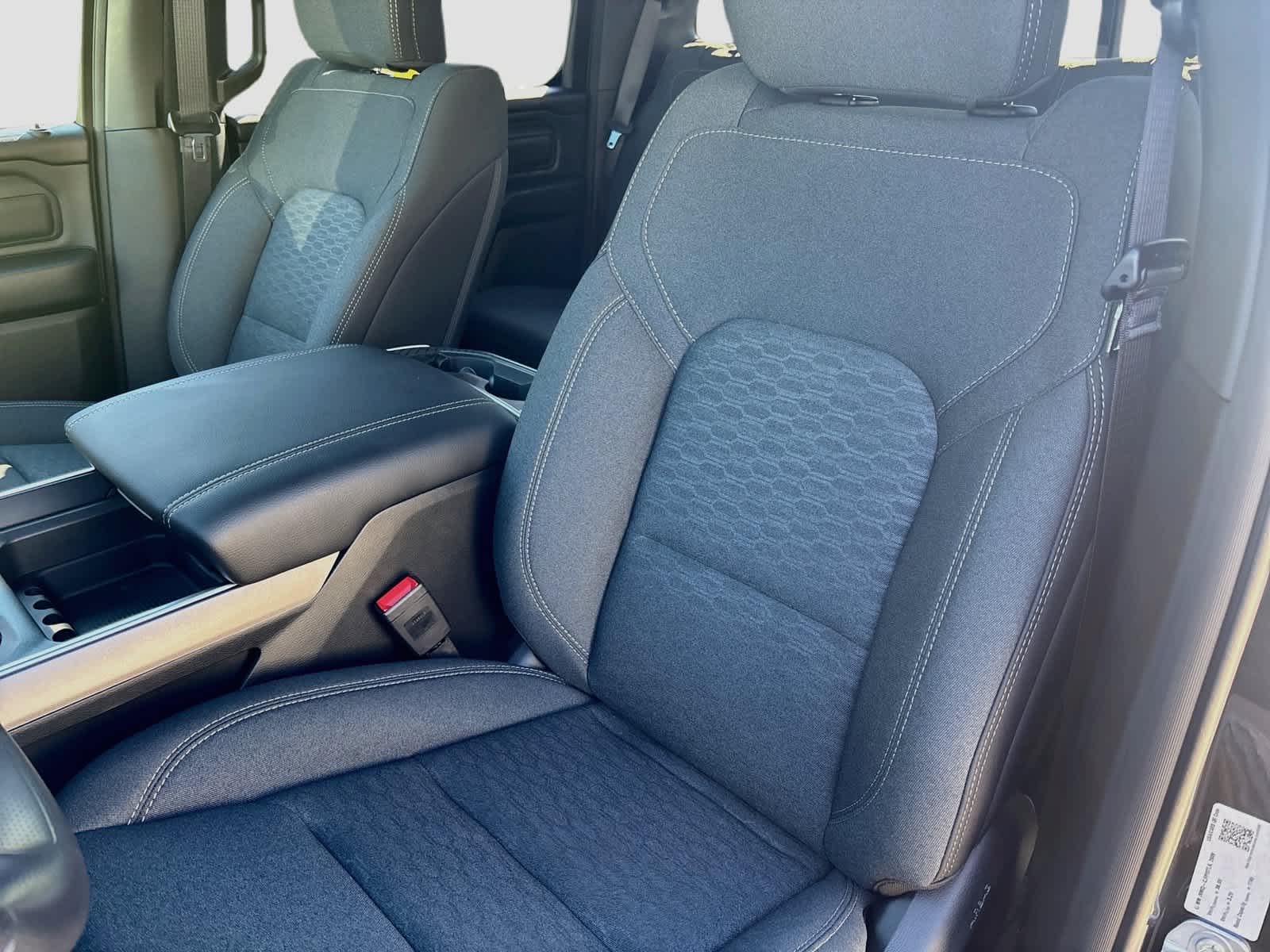 2027 RAM 1500 RAM 1500 EXPRESS CREW CAB 4X4 5'7' BOX