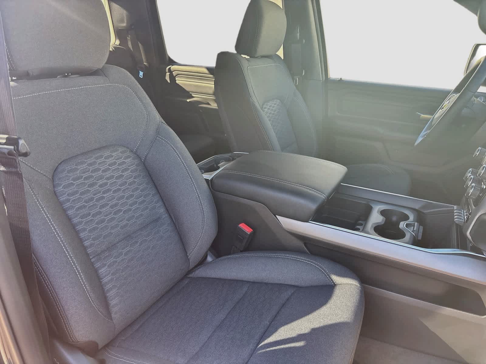 2027 RAM 1500 RAM 1500 EXPRESS CREW CAB 4X4 5'7' BOX