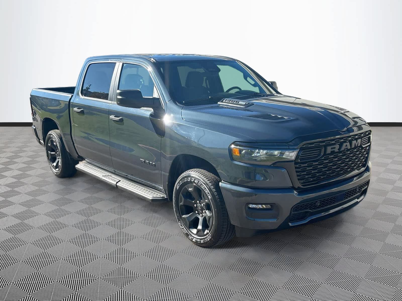 2027 RAM 1500 RAM 1500 EXPRESS CREW CAB 4X4 5'7' BOX