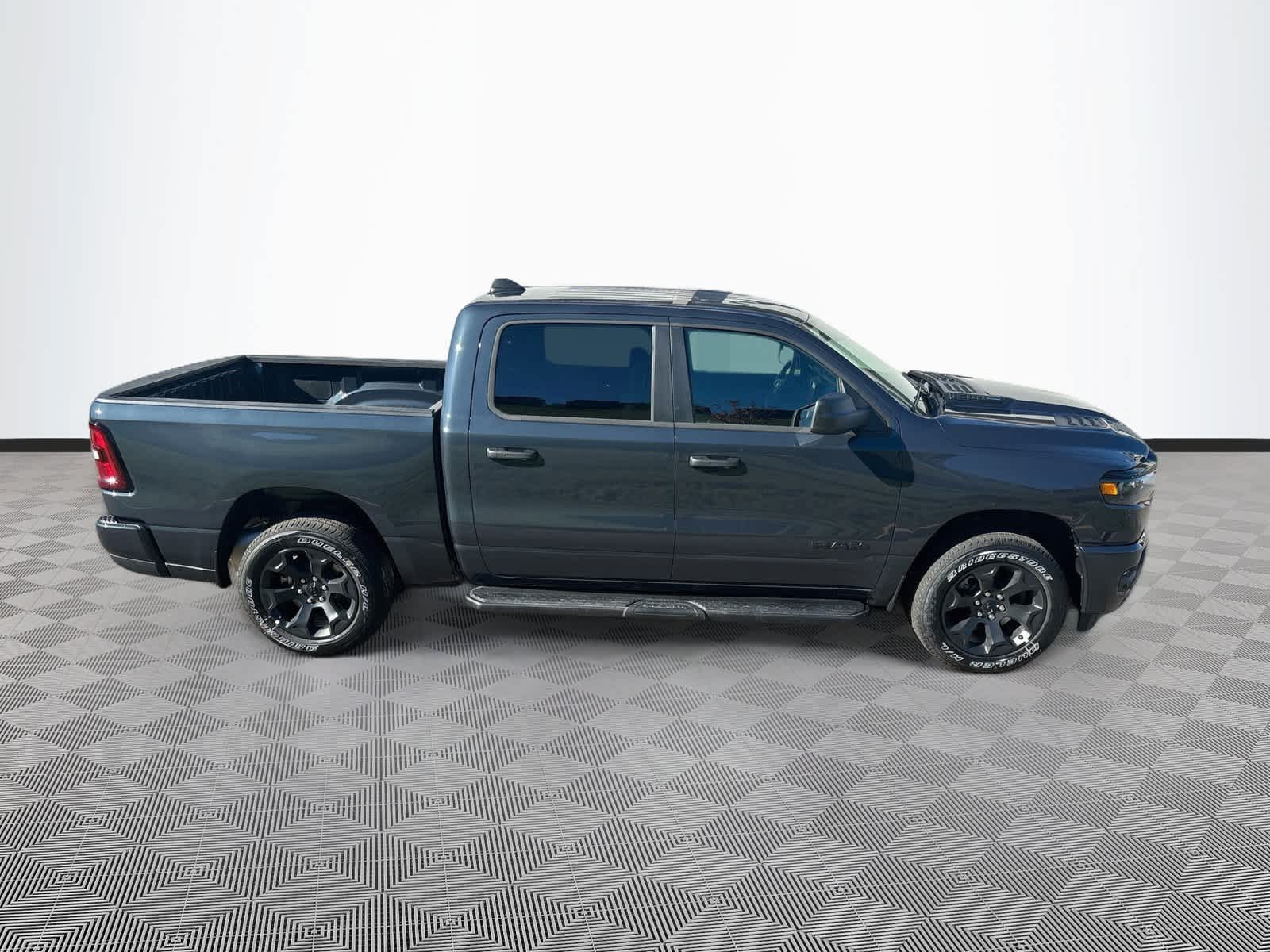 2027 RAM 1500 RAM 1500 EXPRESS CREW CAB 4X4 5'7' BOX