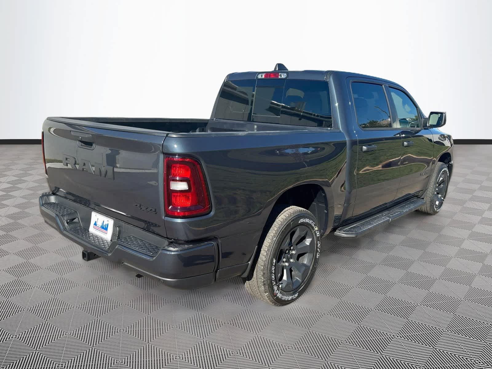 2027 RAM 1500 RAM 1500 EXPRESS CREW CAB 4X4 5'7' BOX