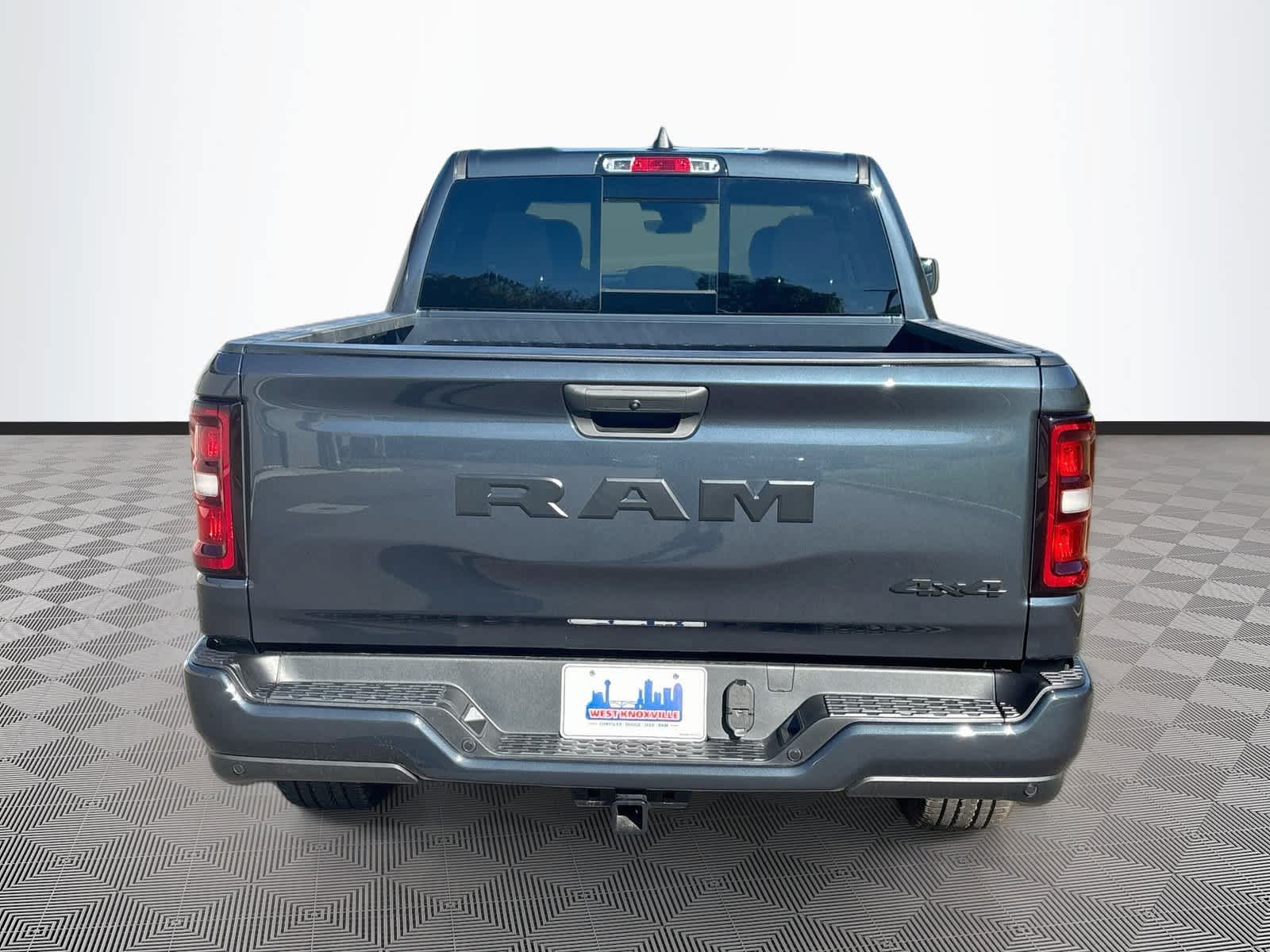 2027 RAM 1500 RAM 1500 EXPRESS CREW CAB 4X4 5'7' BOX