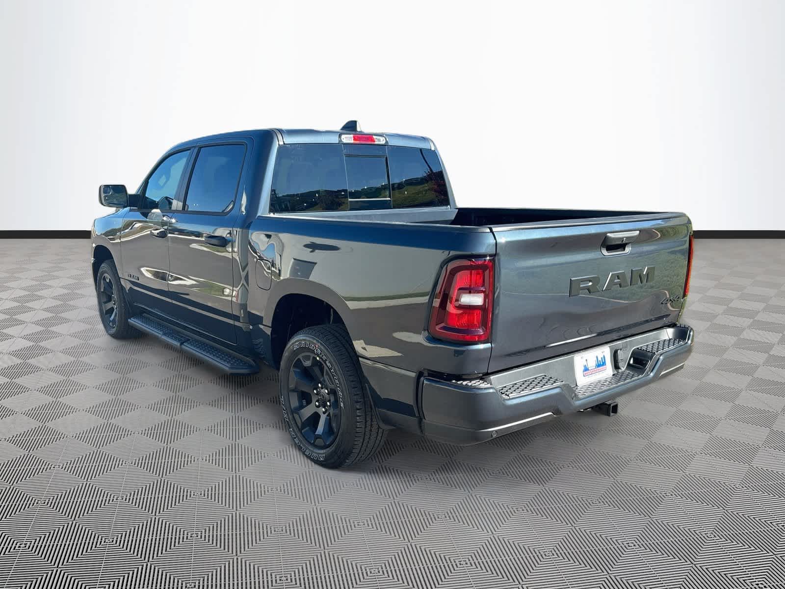 2027 RAM 1500 RAM 1500 EXPRESS CREW CAB 4X4 5'7' BOX