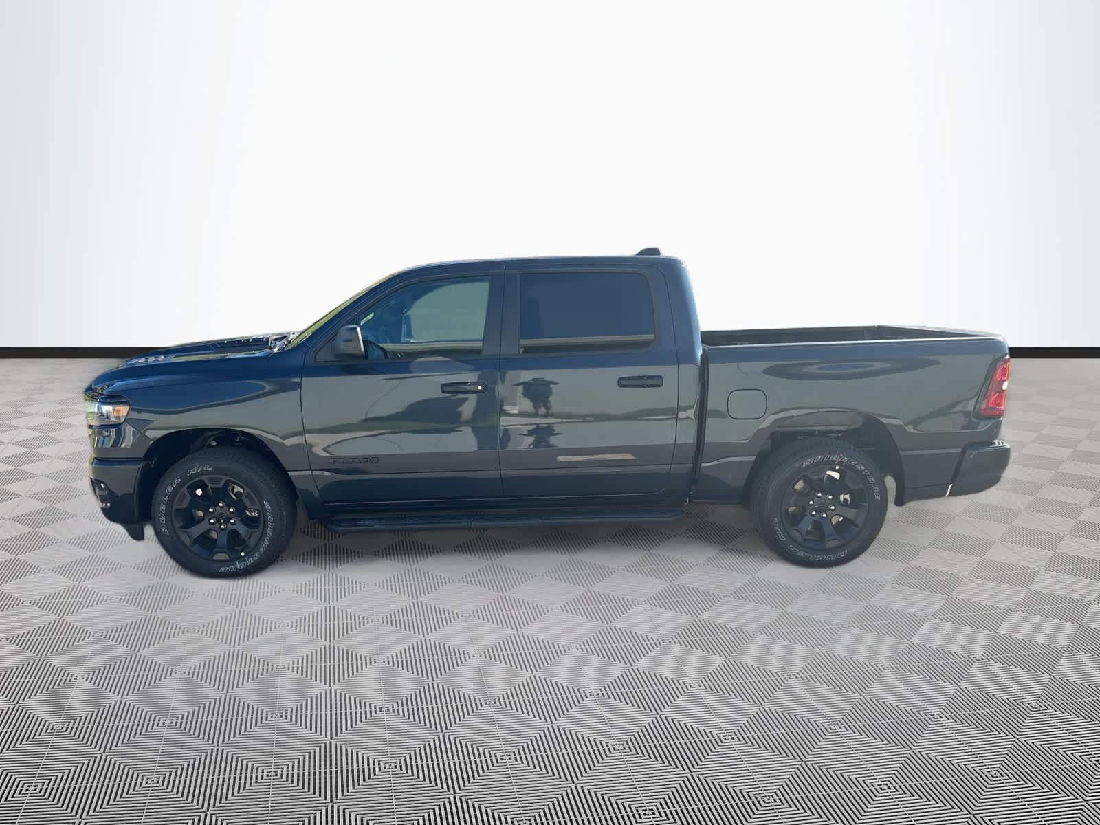 2027 RAM 1500 RAM 1500 EXPRESS CREW CAB 4X4 5'7' BOX