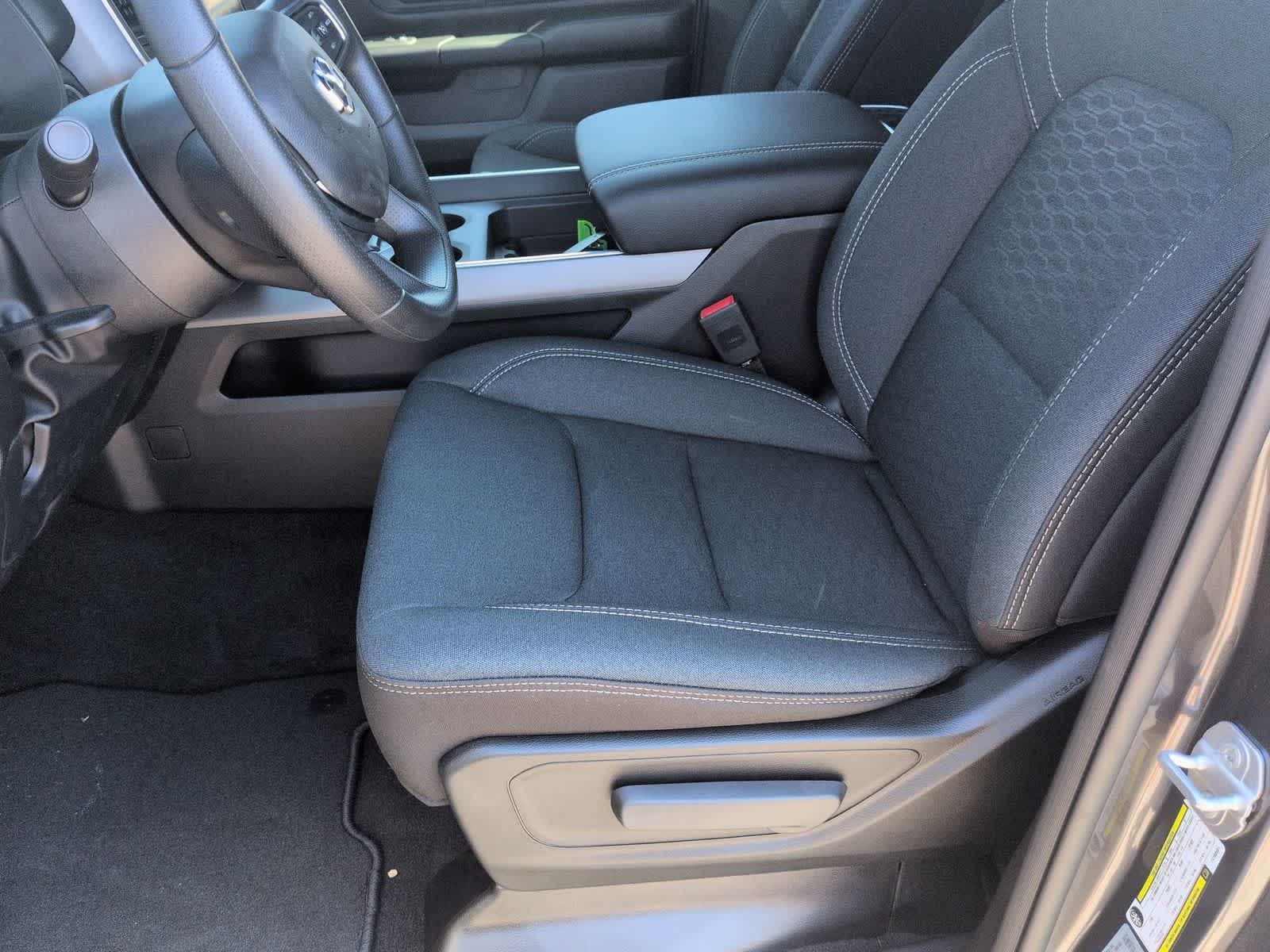 2026 RAM 1500 RAM 1500 EXPRESS CREW CAB 4X4 5'7' BOX