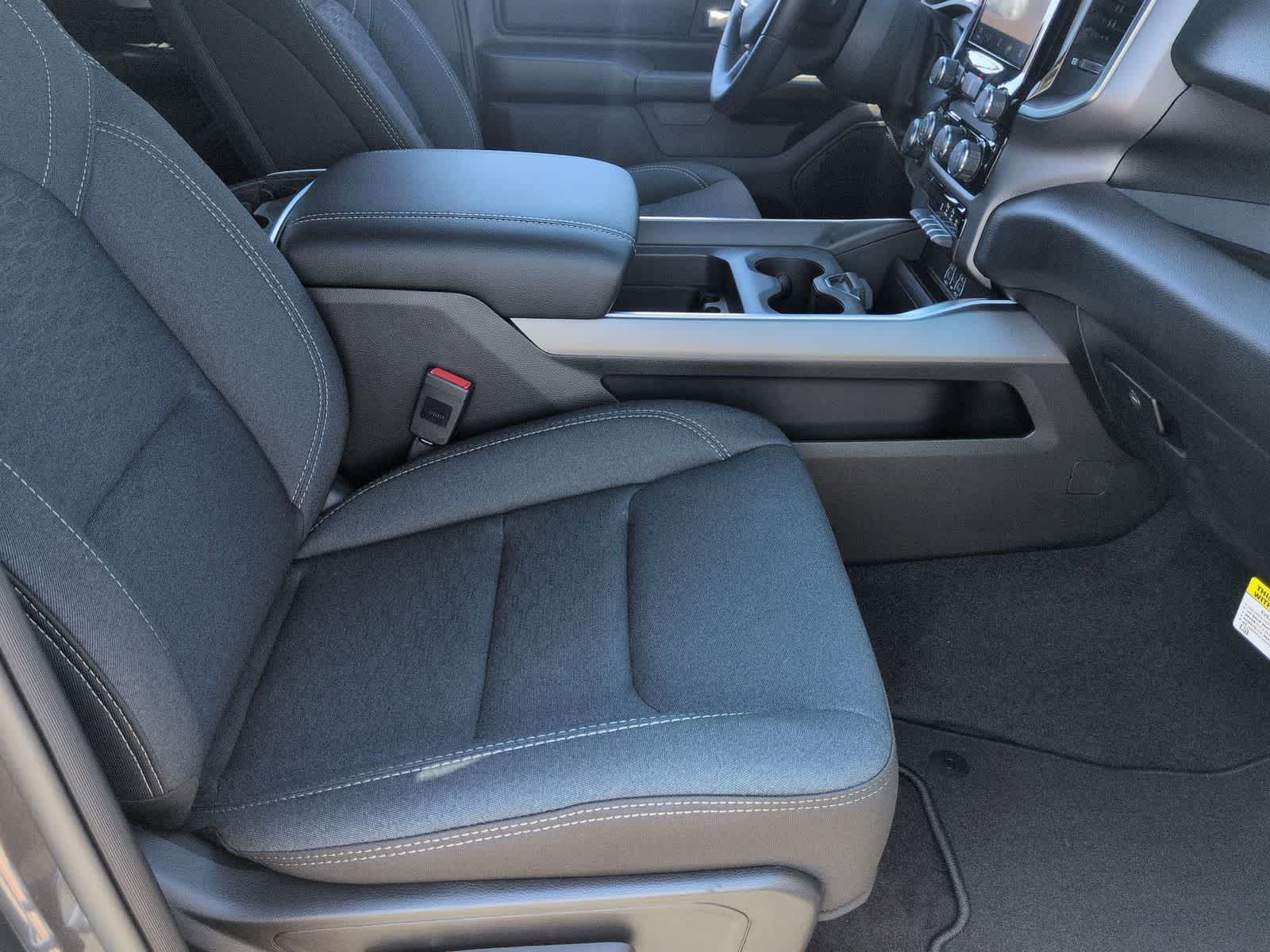 2026 RAM 1500 RAM 1500 EXPRESS CREW CAB 4X4 5'7' BOX