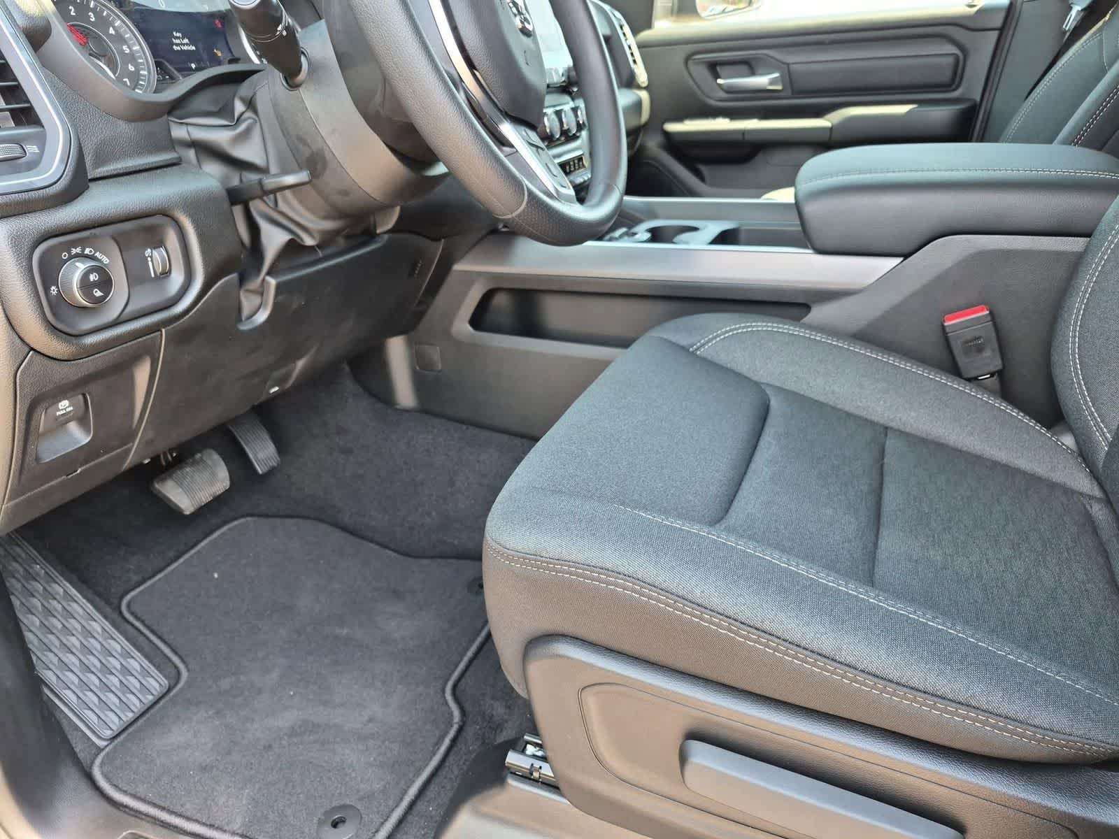 2026 RAM 1500 RAM 1500 EXPRESS CREW CAB 4X4 5'7' BOX