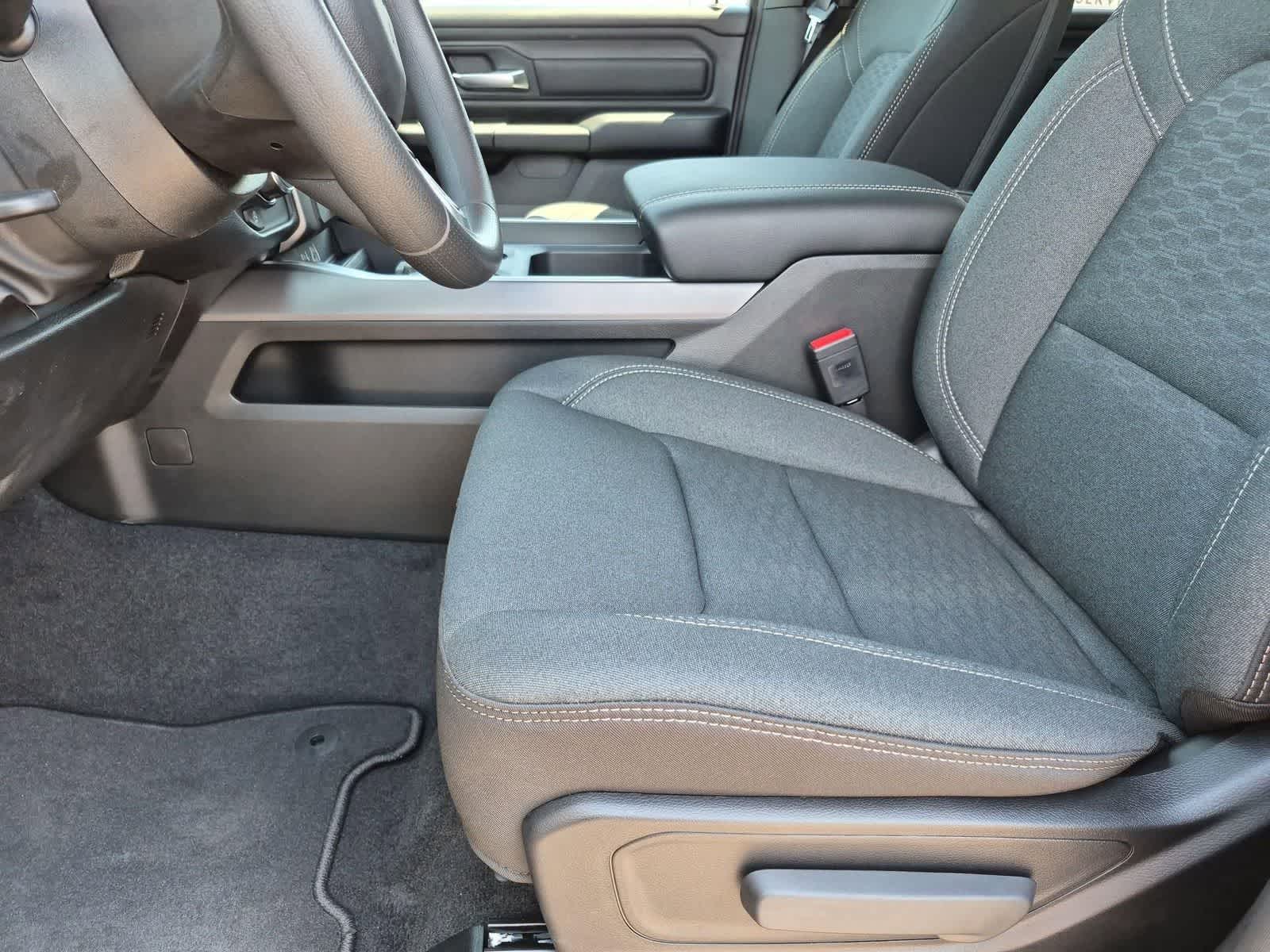 2026 RAM 1500 RAM 1500 EXPRESS CREW CAB 4X4 5'7' BOX