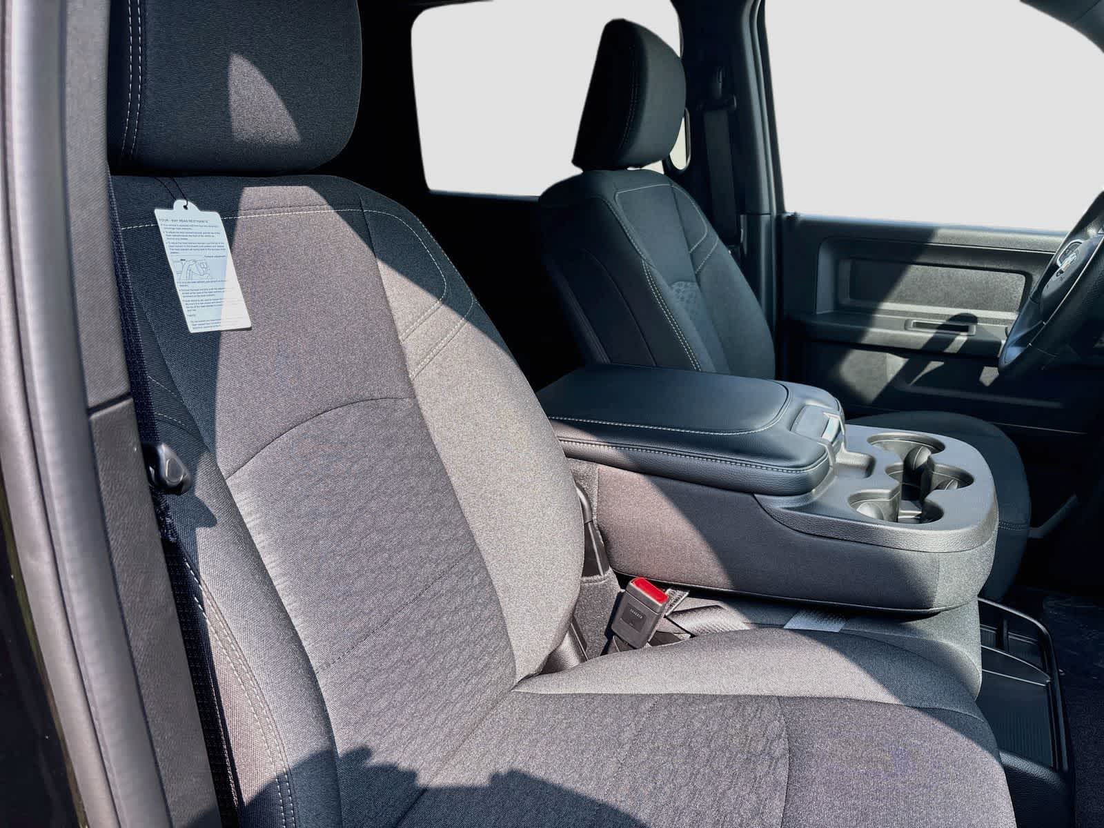 2027 RAM 2500 RAM 2500 BLACK EXPRESS CREW CAB 4X4 6'4' BOX
