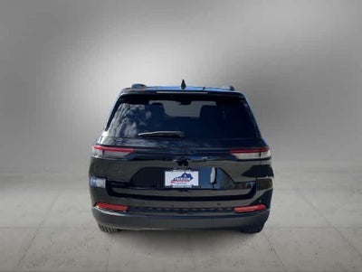 2027 Jeep Grand Cherokee GRAND CHEROKEE LAREDO X 4X4