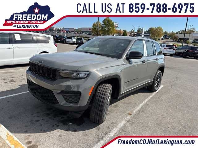 2027 Jeep Grand Cherokee GRAND CHEROKEE LAREDO X 4X4