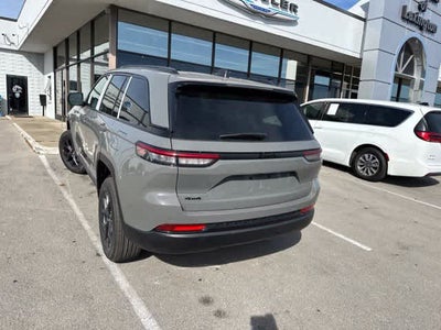 2027 Jeep Grand Cherokee GRAND CHEROKEE LAREDO X 4X4
