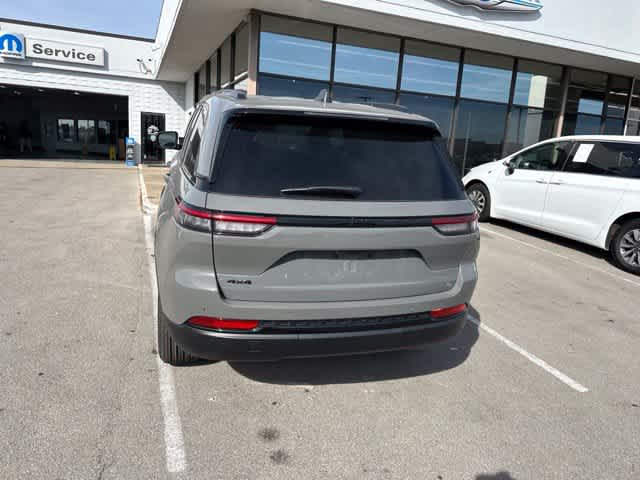 2027 Jeep Grand Cherokee GRAND CHEROKEE LAREDO X 4X4