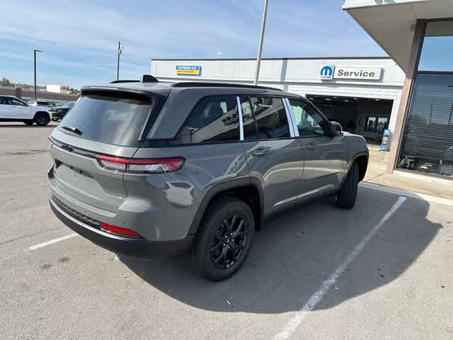 2027 Jeep Grand Cherokee GRAND CHEROKEE LAREDO X 4X4