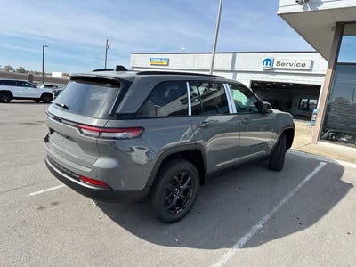 2027 Jeep Grand Cherokee GRAND CHEROKEE LAREDO X 4X4