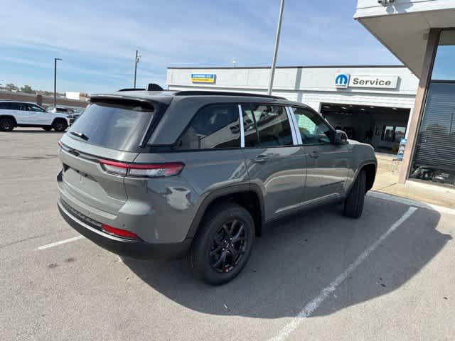 2027 Jeep Grand Cherokee GRAND CHEROKEE LAREDO X 4X4