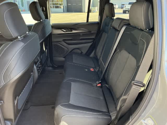 2027 Jeep Grand Cherokee GRAND CHEROKEE LAREDO 4X4