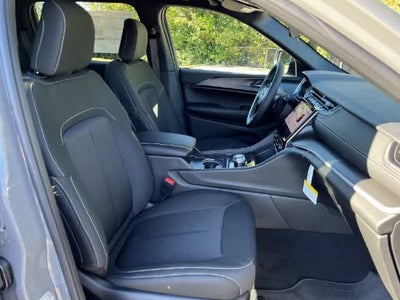 2027 Jeep Grand Cherokee GRAND CHEROKEE LAREDO 4X4