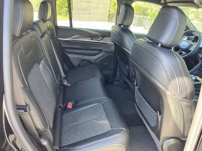 2027 Jeep Grand Cherokee GRAND CHEROKEE LAREDO ALTITUDE 4X4