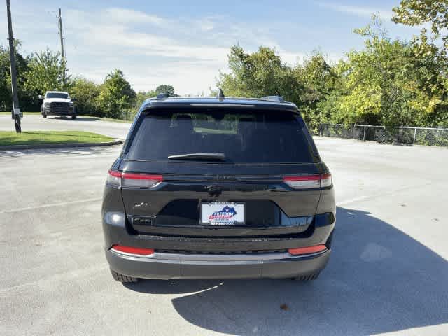 2027 Jeep Grand Cherokee GRAND CHEROKEE LAREDO ALTITUDE 4X4