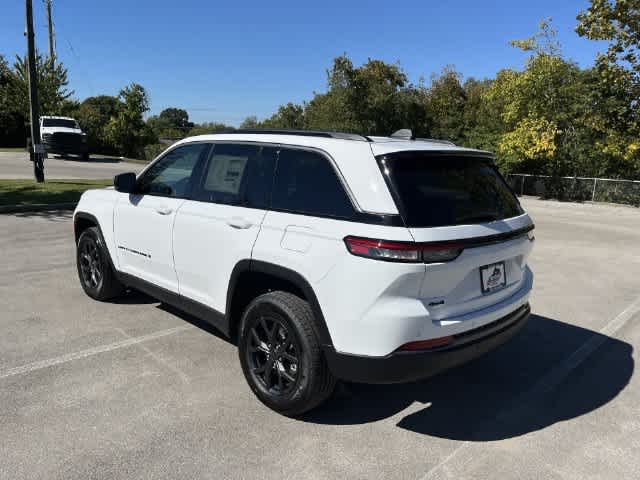 2027 Jeep Grand Cherokee GRAND CHEROKEE LAREDO ALTITUDE 4X4