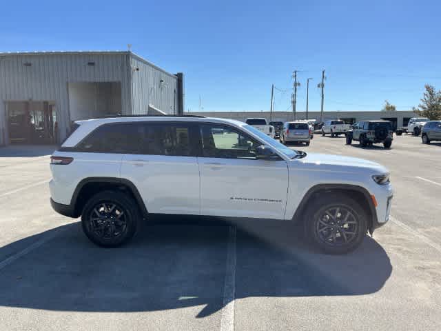 2027 Jeep Grand Cherokee GRAND CHEROKEE LAREDO ALTITUDE 4X4