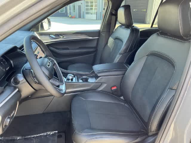2027 Jeep Grand Cherokee GRAND CHEROKEE LAREDO ALTITUDE 4X4