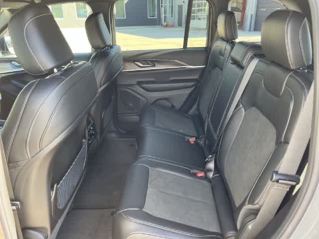 2027 Jeep Grand Cherokee GRAND CHEROKEE LAREDO ALTITUDE 4X4