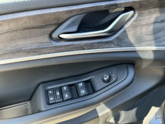 2027 Jeep Grand Cherokee GRAND CHEROKEE LAREDO ALTITUDE 4X4