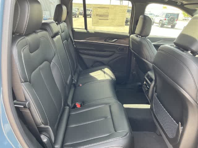 2027 Jeep Grand Cherokee GRAND CHEROKEE LIMITED 4X4