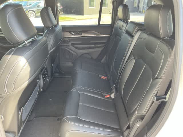 2027 Jeep Grand Cherokee GRAND CHEROKEE LIMITED 4X4