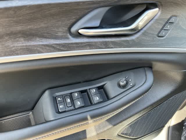 2027 Jeep Grand Cherokee GRAND CHEROKEE LIMITED 4X4