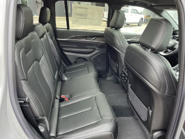 2027 Jeep Grand Cherokee GRAND CHEROKEE LIMITED 4X4