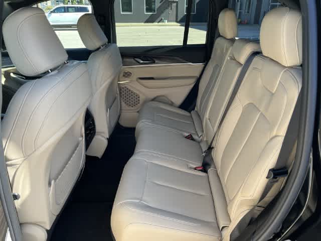 2027 Jeep Grand Cherokee GRAND CHEROKEE LIMITED 4X4