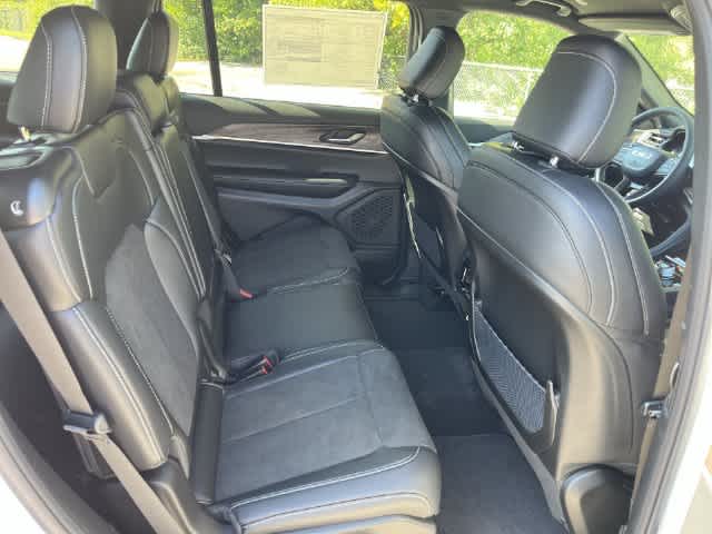 2027 Jeep Grand Cherokee GRAND CHEROKEE L LAREDO ALTITUDE 4X4