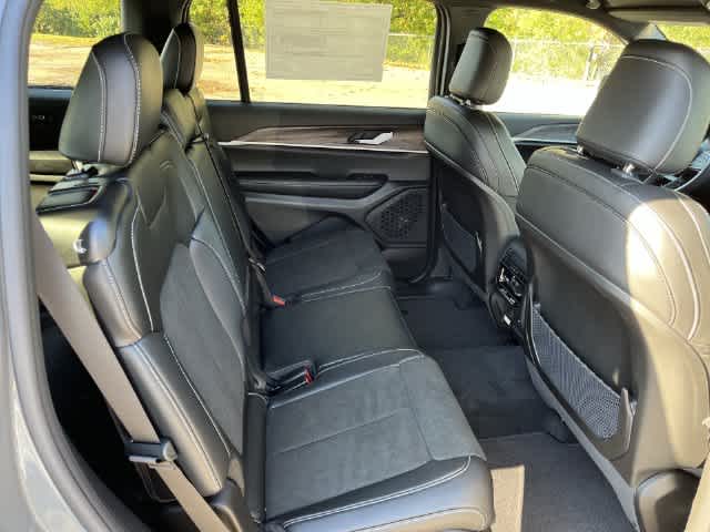 2027 Jeep Grand Cherokee GRAND CHEROKEE L LAREDO ALTITUDE 4X4