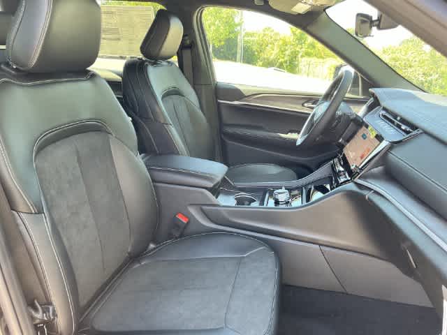 2027 Jeep Grand Cherokee GRAND CHEROKEE L LAREDO ALTITUDE 4X4