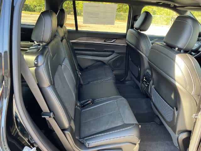 2027 Jeep Grand Cherokee GRAND CHEROKEE L LAREDO ALTITUDE 4X4