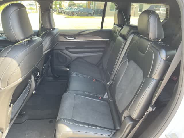 2027 Jeep Grand Cherokee GRAND CHEROKEE L LAREDO ALTITUDE 4X4