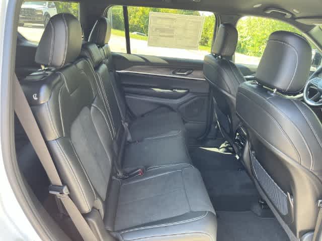2027 Jeep Grand Cherokee GRAND CHEROKEE L LAREDO ALTITUDE 4X4