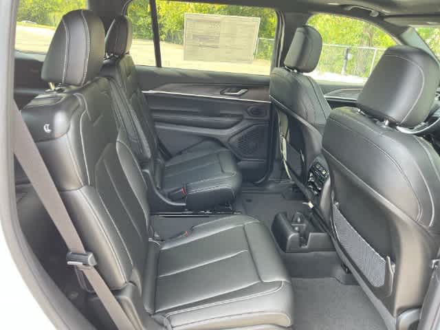 2027 Jeep Grand Cherokee GRAND CHEROKEE L LIMITED 4X4