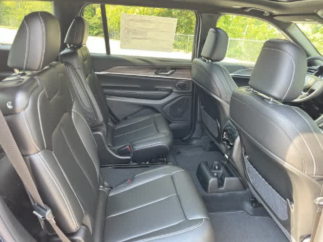 2027 Jeep Grand Cherokee GRAND CHEROKEE L LIMITED 4X4