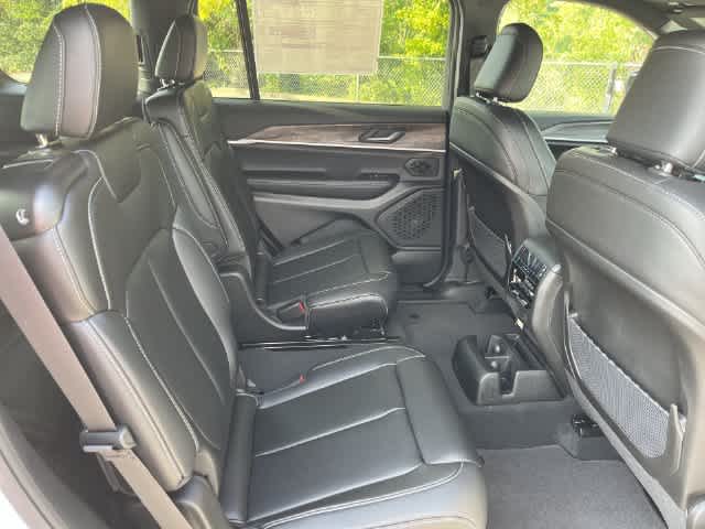 2027 Jeep Grand Cherokee GRAND CHEROKEE L LIMITED 4X4